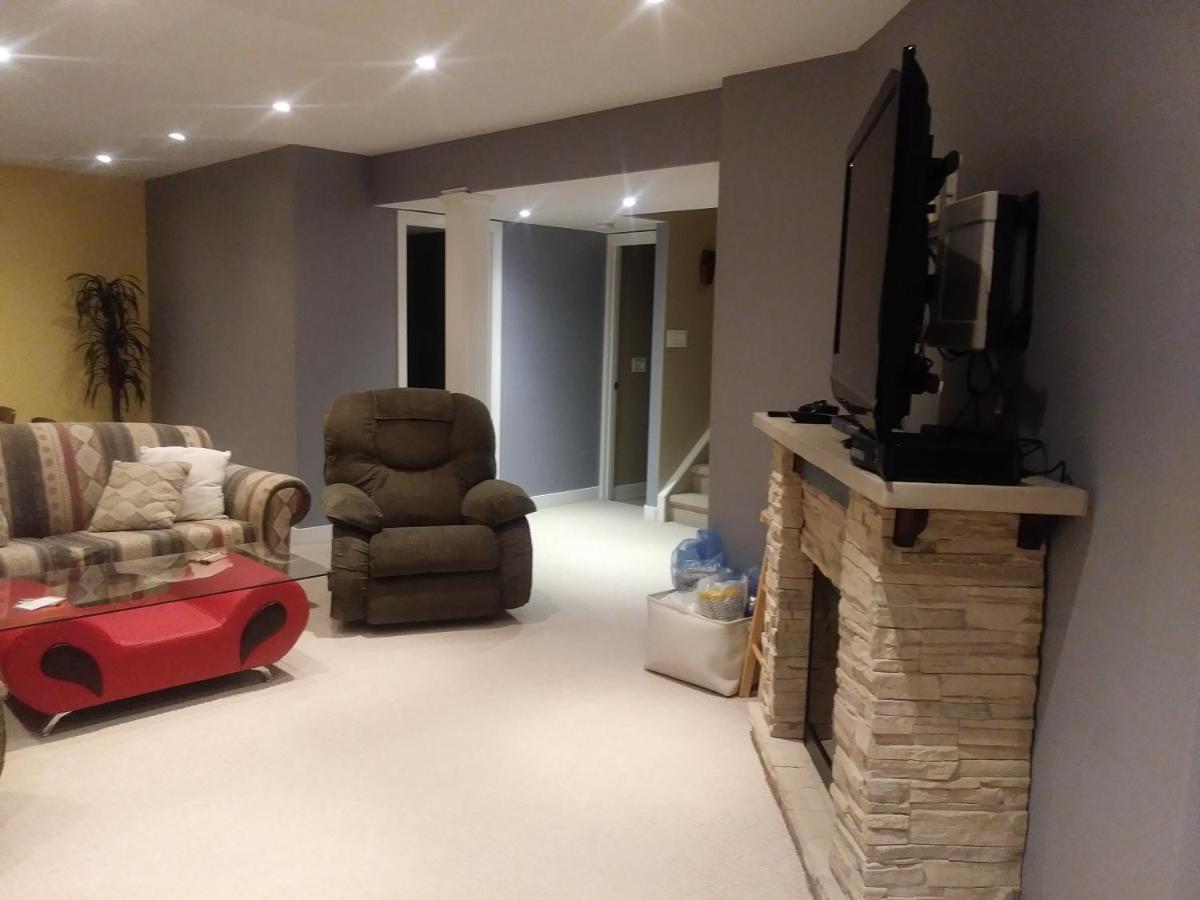 680 Sq Ft Private Space With Ensuite Bathroom Calgary Exterior photo