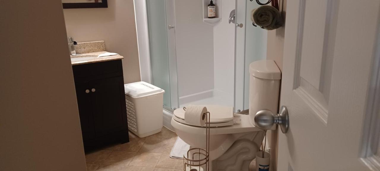 680 Sq Ft Private Space With Ensuite Bathroom Calgary Exterior photo